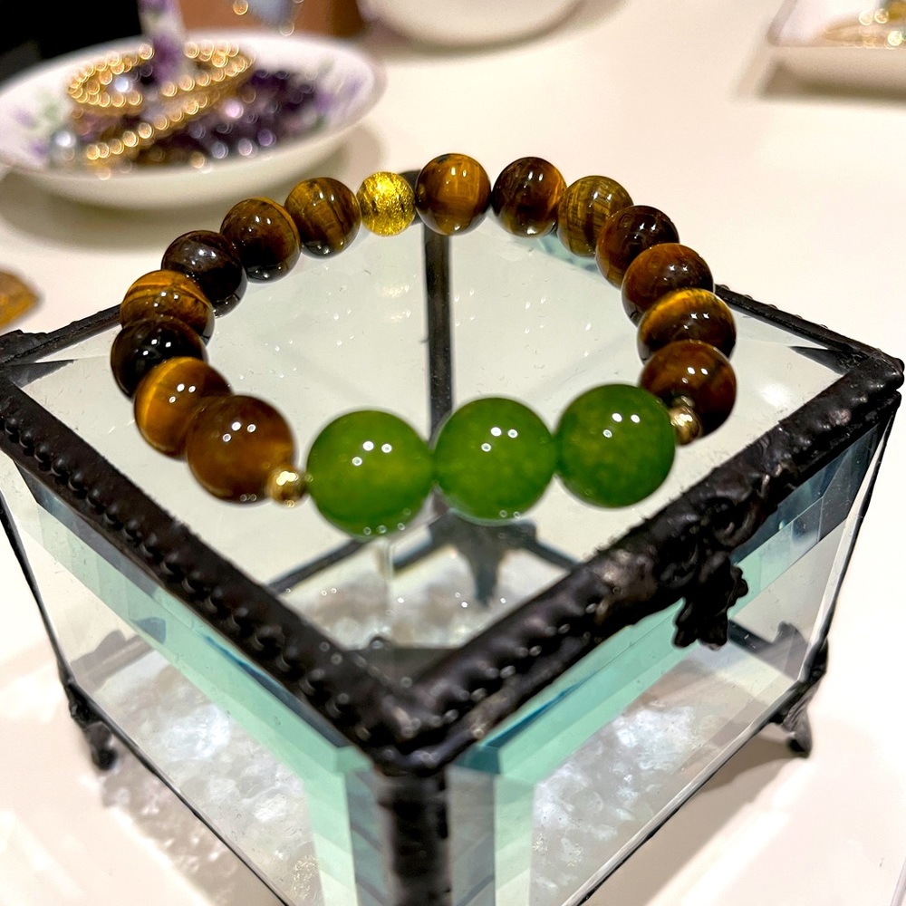 Jade and Tigers Eye Stretchy Bracelet. Handcrafted in Hawaii 🌺